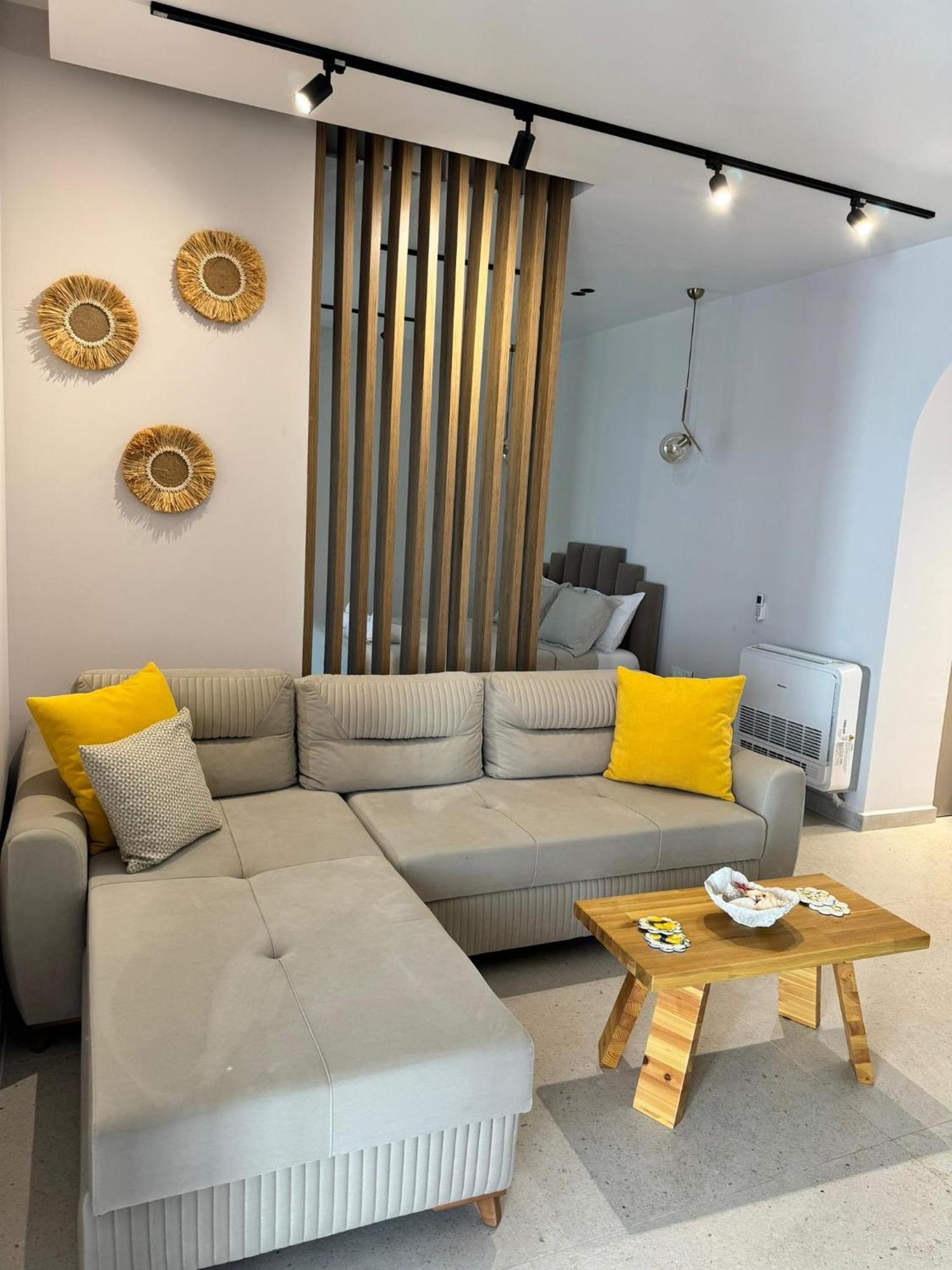 Seahana Apartment Himare Esterno foto