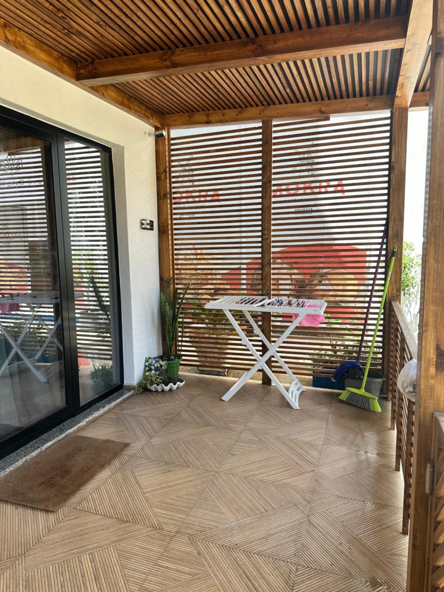 Seahana Apartment Himare Esterno foto